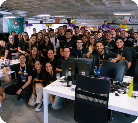 Equipe reunida durante evento do processo GoGroup